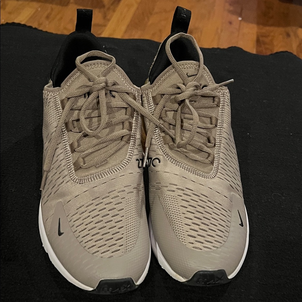 Nike Men's Beige Sneakers